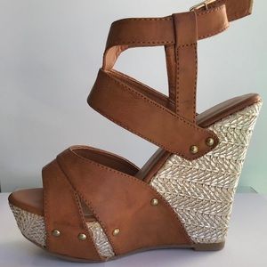 Chunky detailed wedge